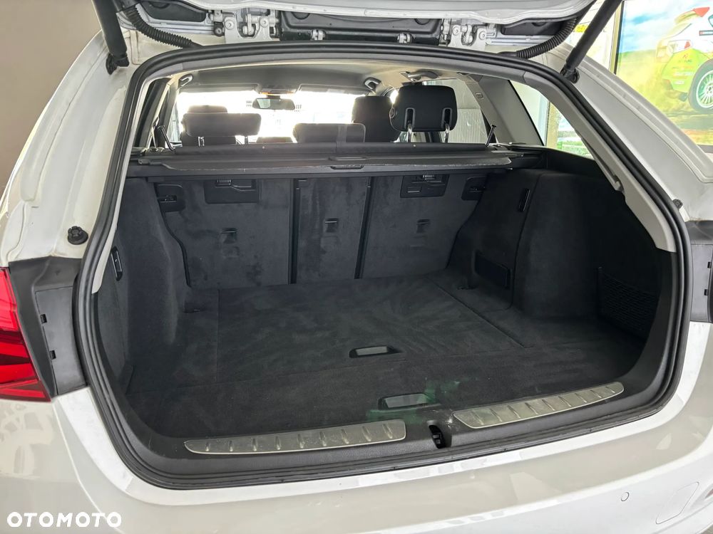 BMW Seria 3 318i - 8