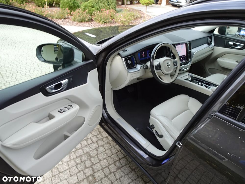 Volvo XC 60 B4 D Momentum Pro - 20