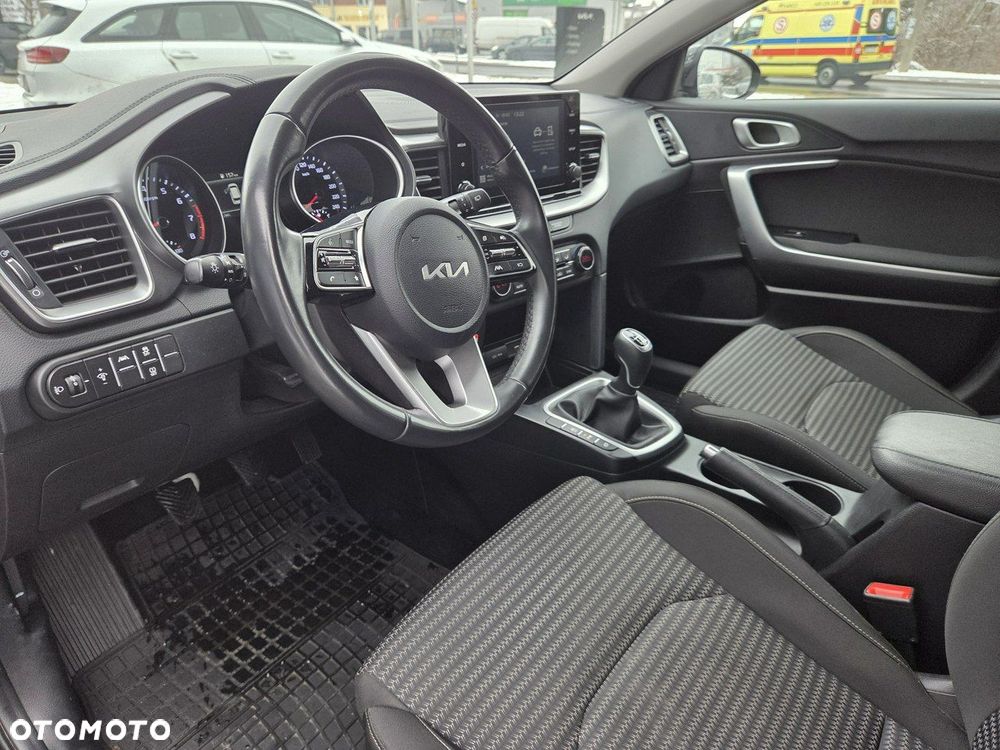 Kia Ceed 1.5 T-GDI M - 10