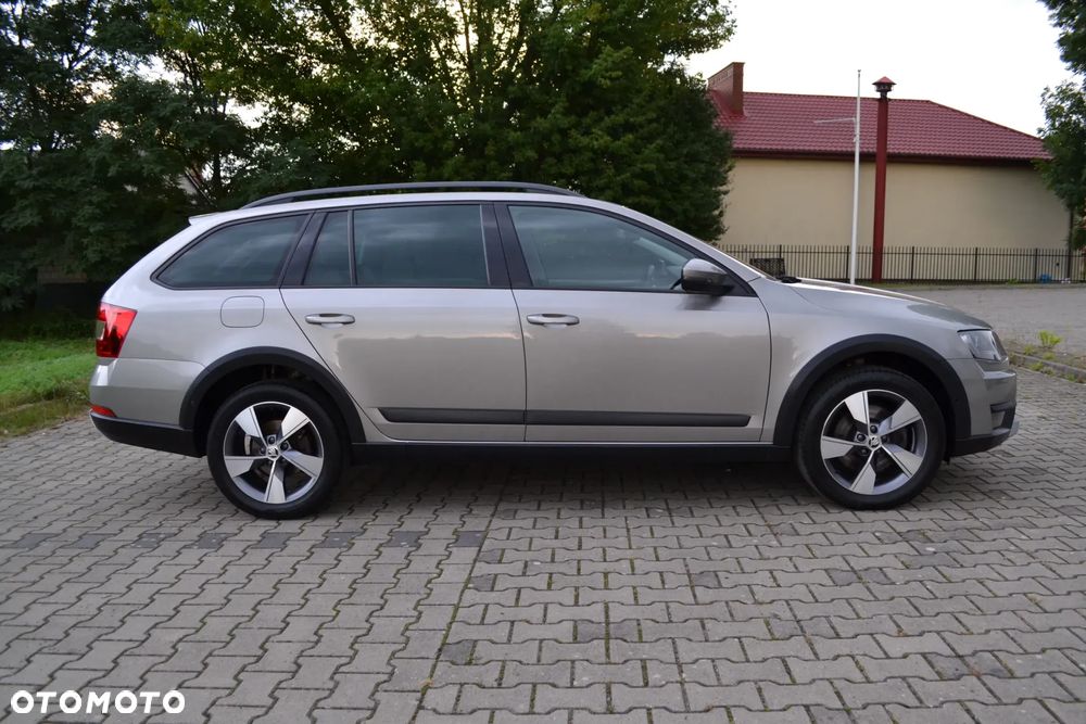 Skoda Octavia Combi 2.0 TDI 4x4 DSG Scout - 4