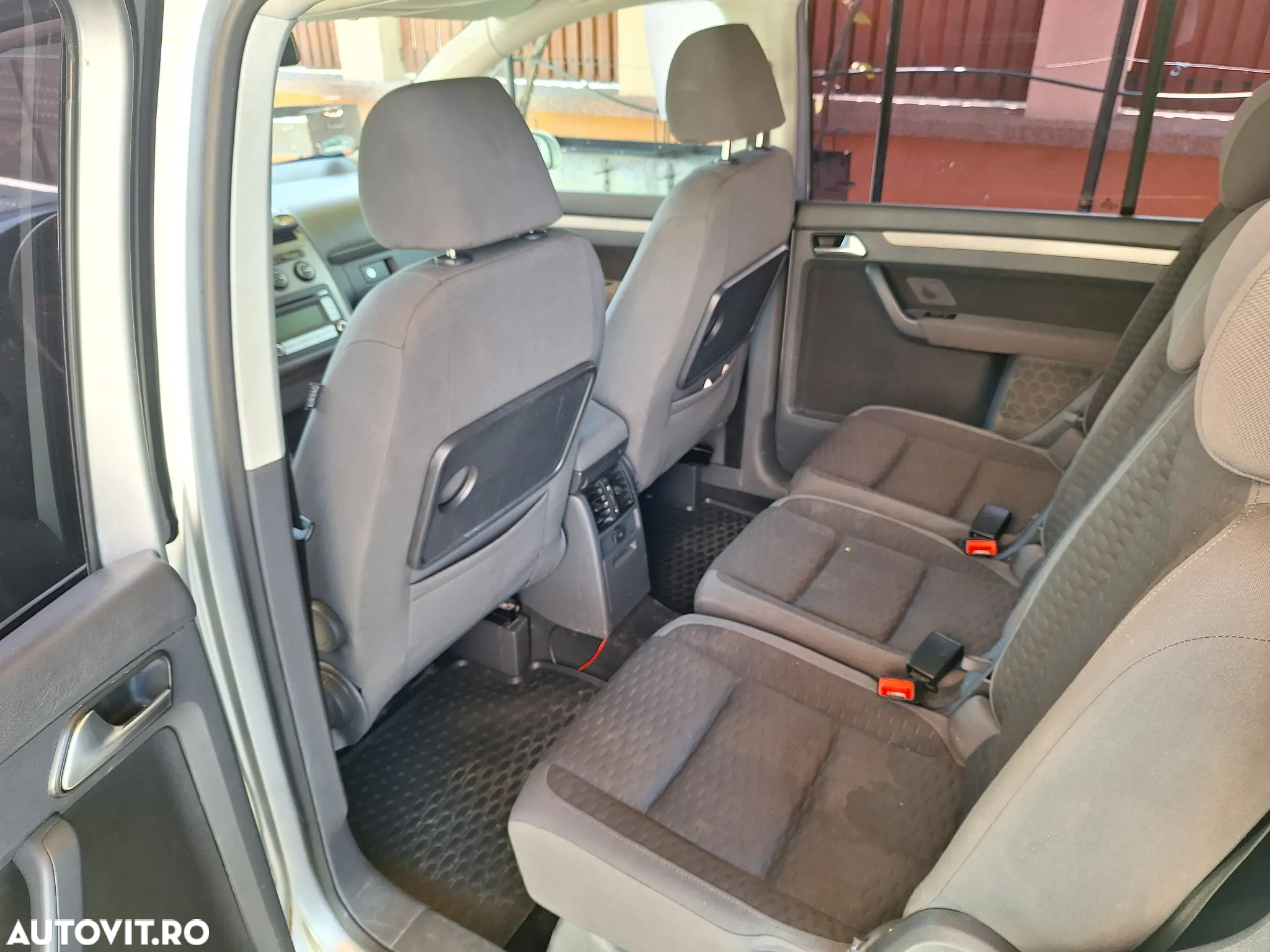 Volkswagen Touran - 8