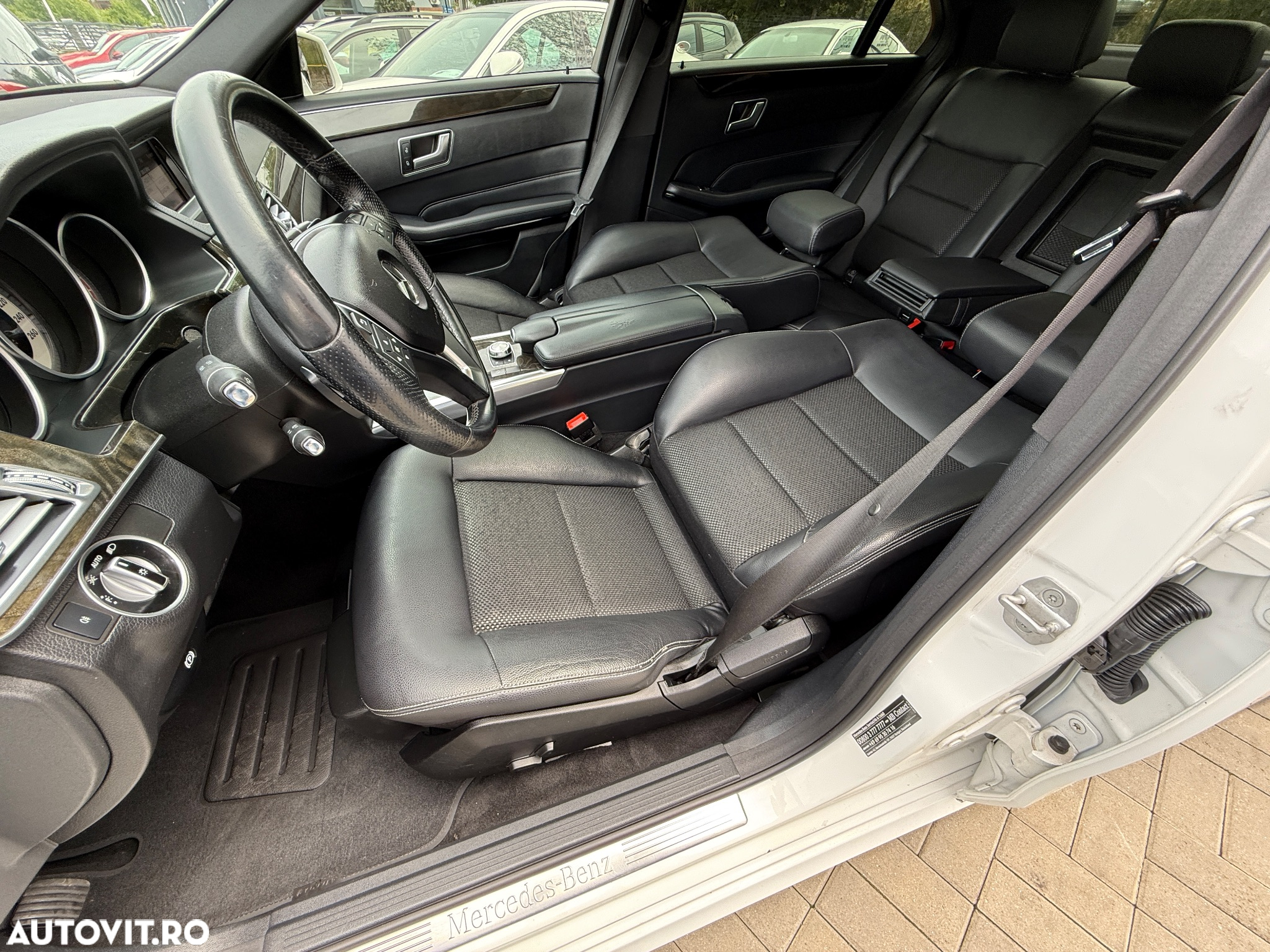 Mercedes-Benz E 220 BlueTEC 9G-TRONIC Avantgarde - 24