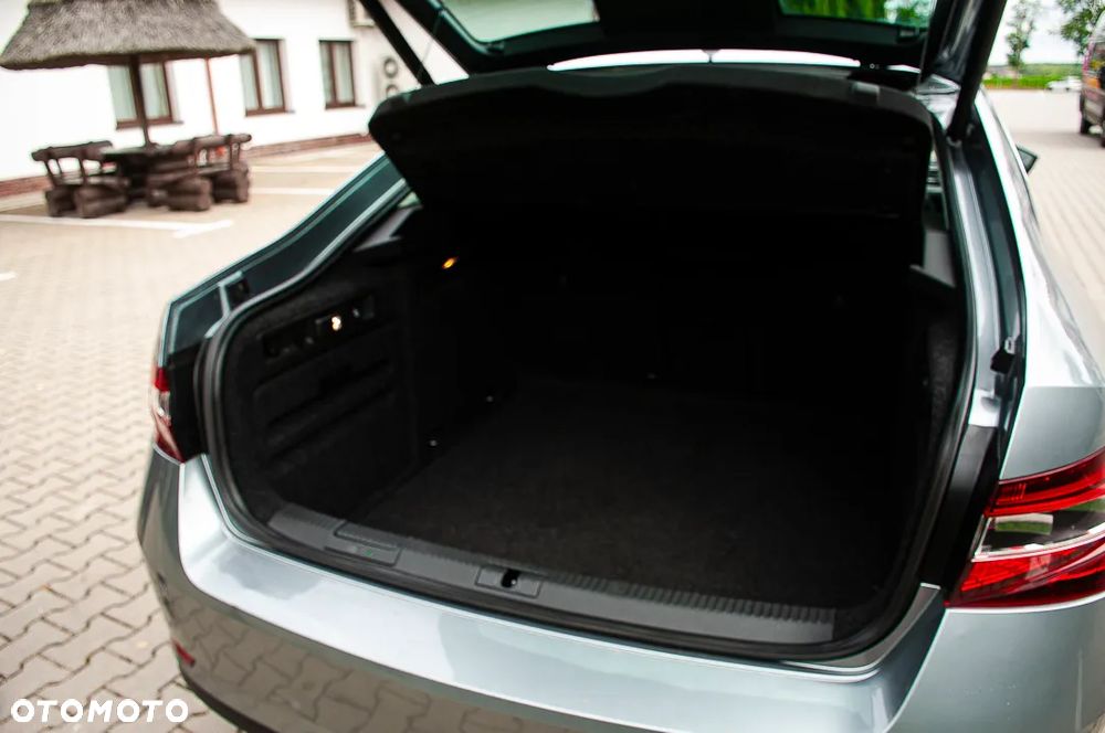 Skoda Superb 2.0 TDI Ambition DSG - 23