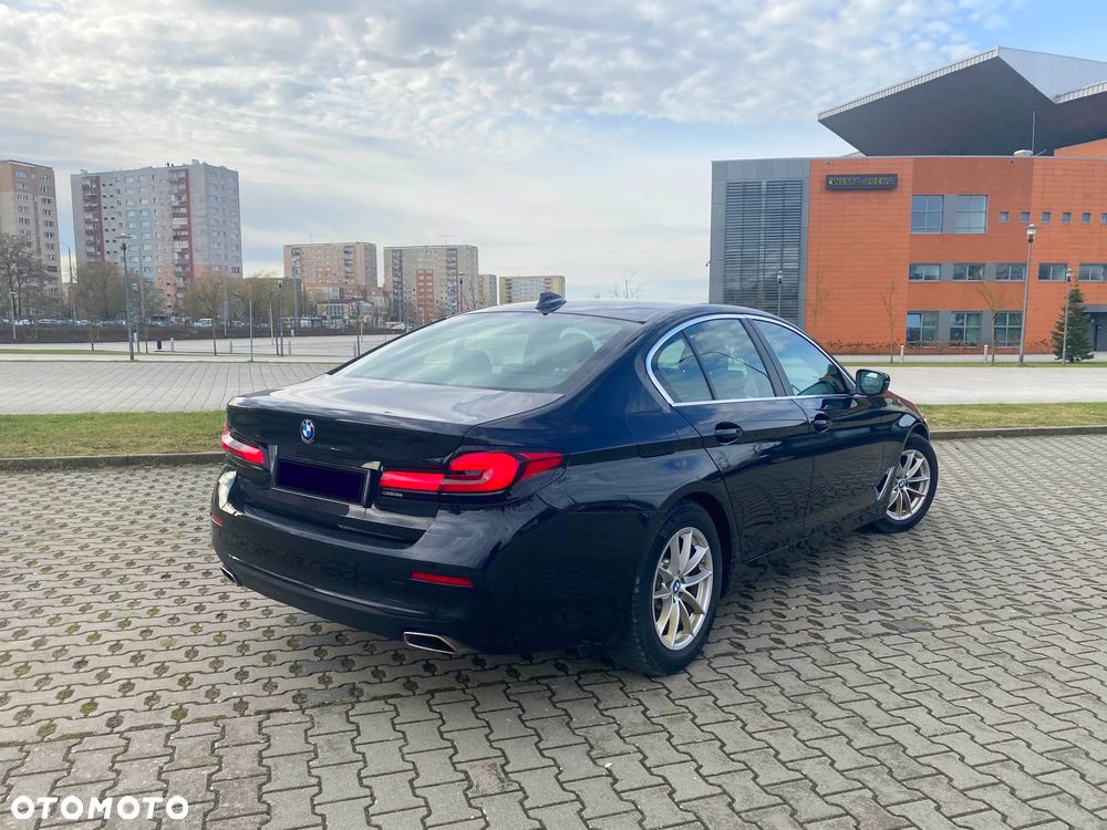 BMW Seria 5 518d - 12