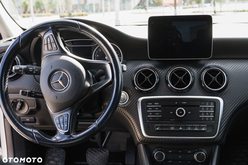 Mercedes-Benz GLA 200 7G-DCT - 3