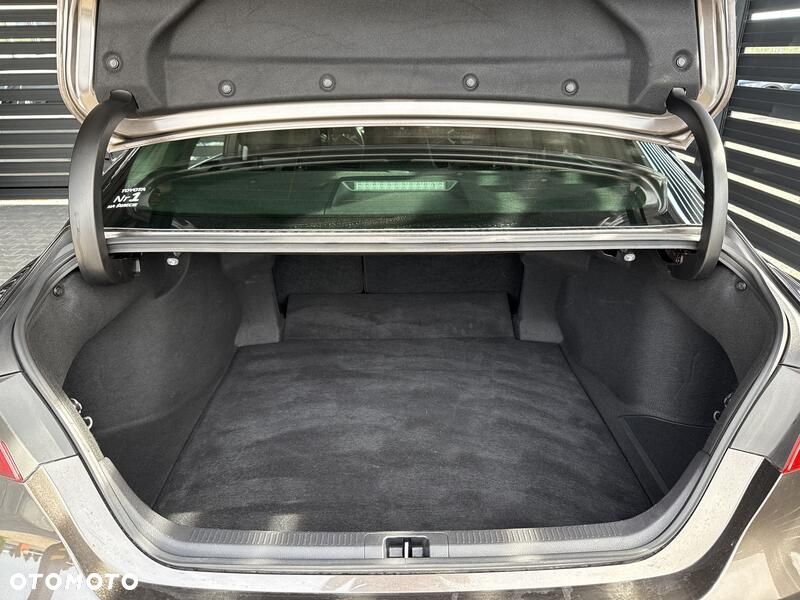 Toyota Camry 2.5 Hybrid Comfort CVT - 21