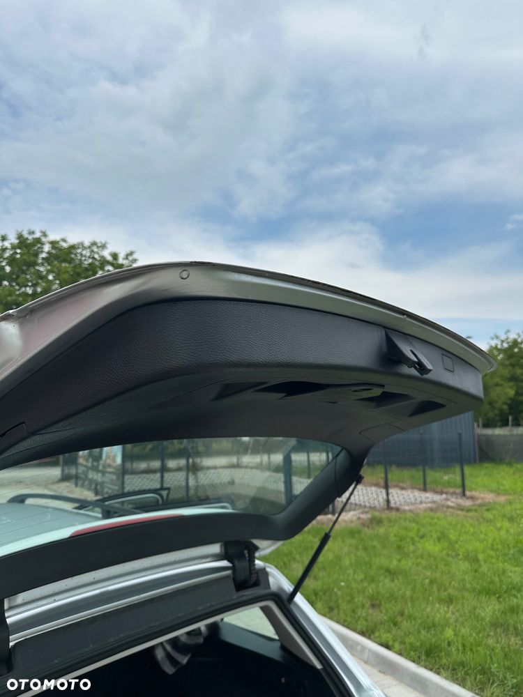 Volkswagen Passat 1.6 TDI DPF BlueMot Comfortline - 17