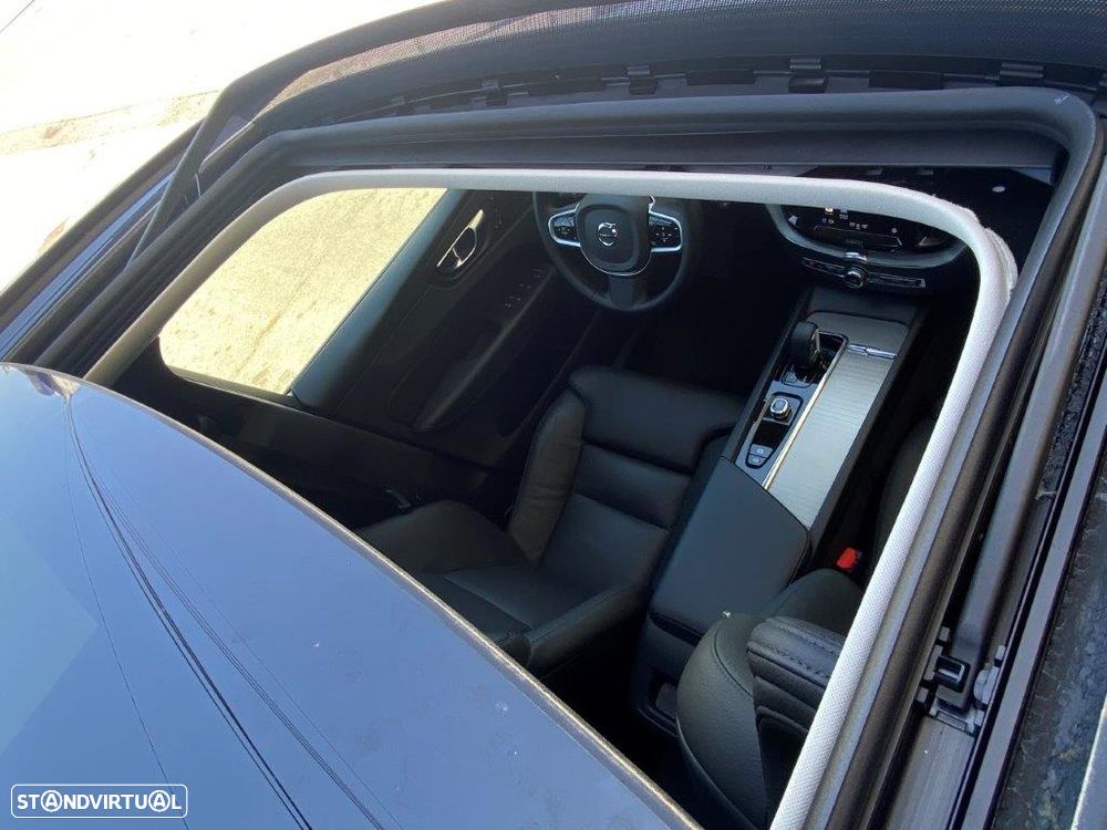 Volvo XC 60 2.0 T6 PHEV Plus Dark AWD - 28