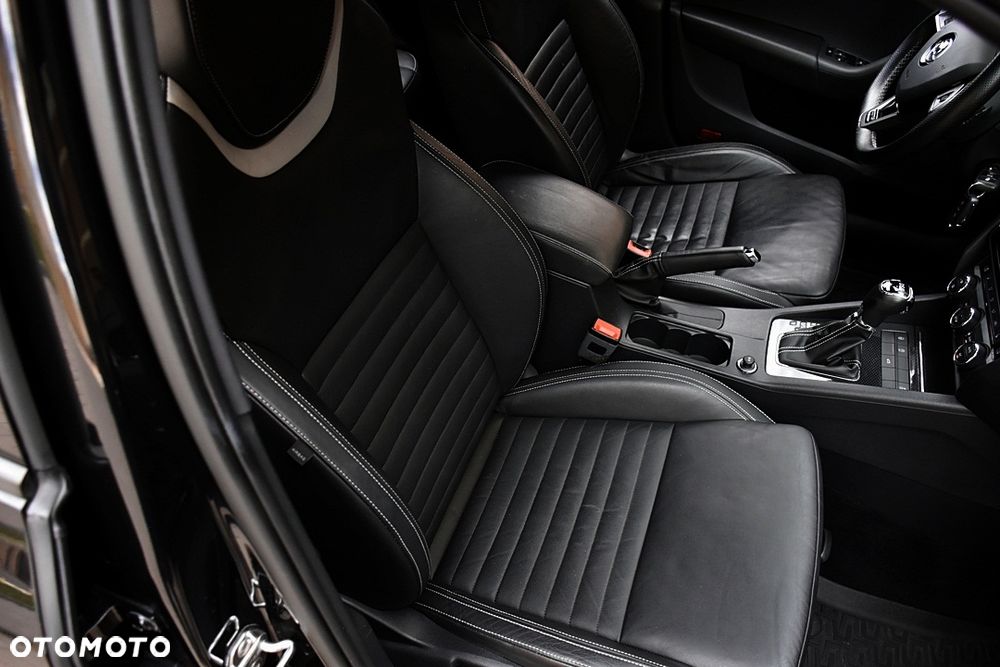 Skoda Octavia 2.0 TDI DSG RS - 33