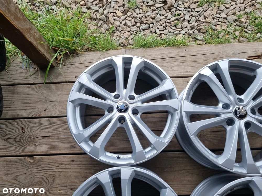 SKODA OCTAVIA 3,VW GOLF 7,TOURAN,SEAT LEON 3 7.5x17 ET35 5X112 super stan - 4