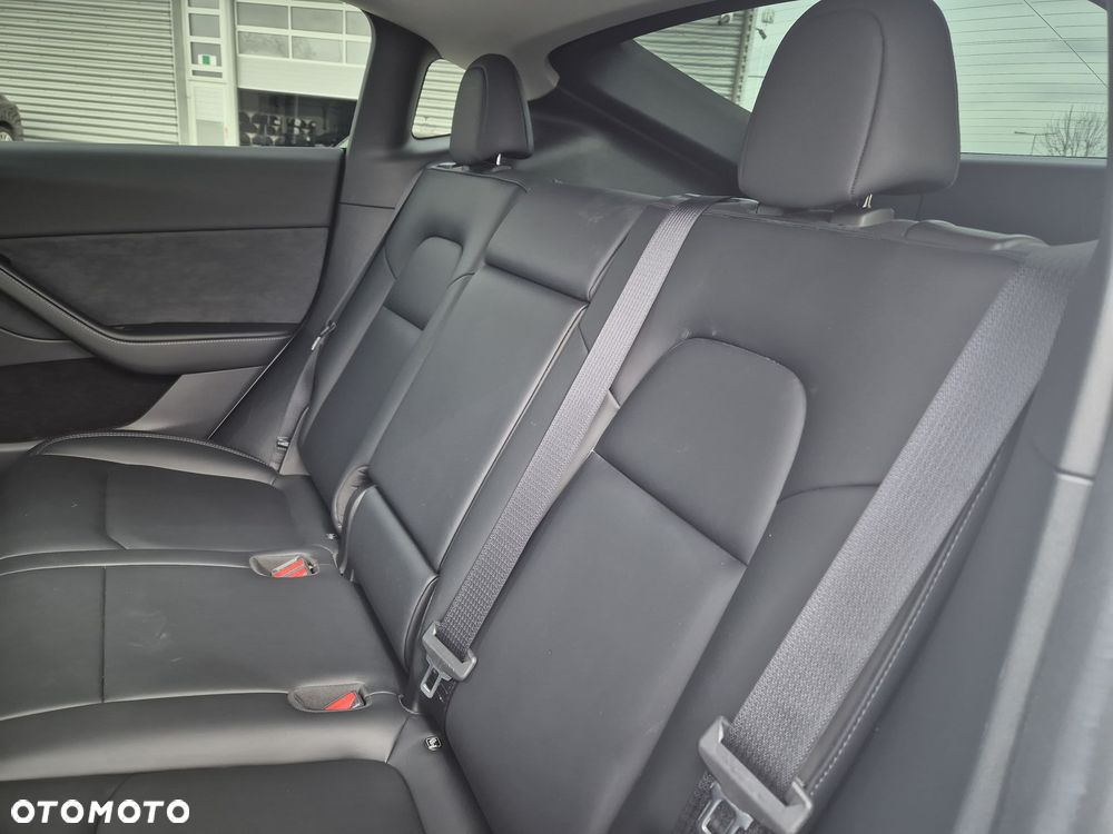 Tesla Y Long Range AWD - 11