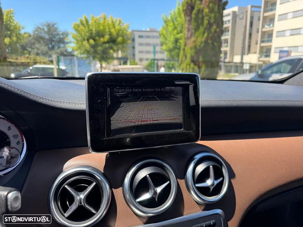 Mercedes-Benz A 220 - 21