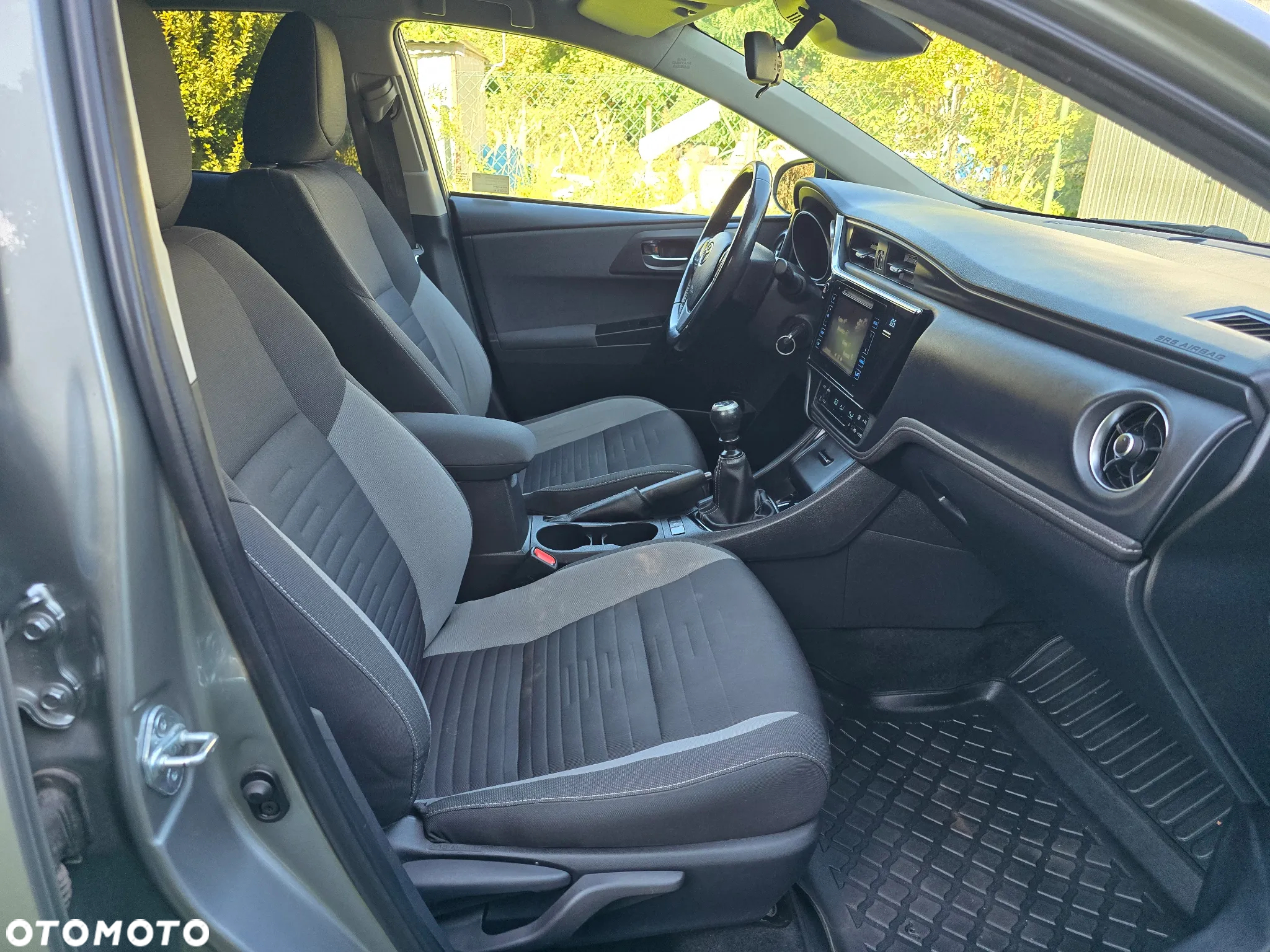 Toyota Auris 1.6 Premium - 36