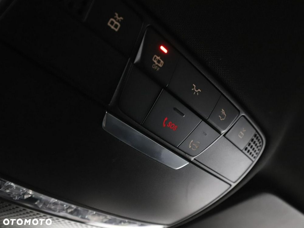 Mercedes-Benz Klasa C 300 9G-TRONIC AMG Line - 39
