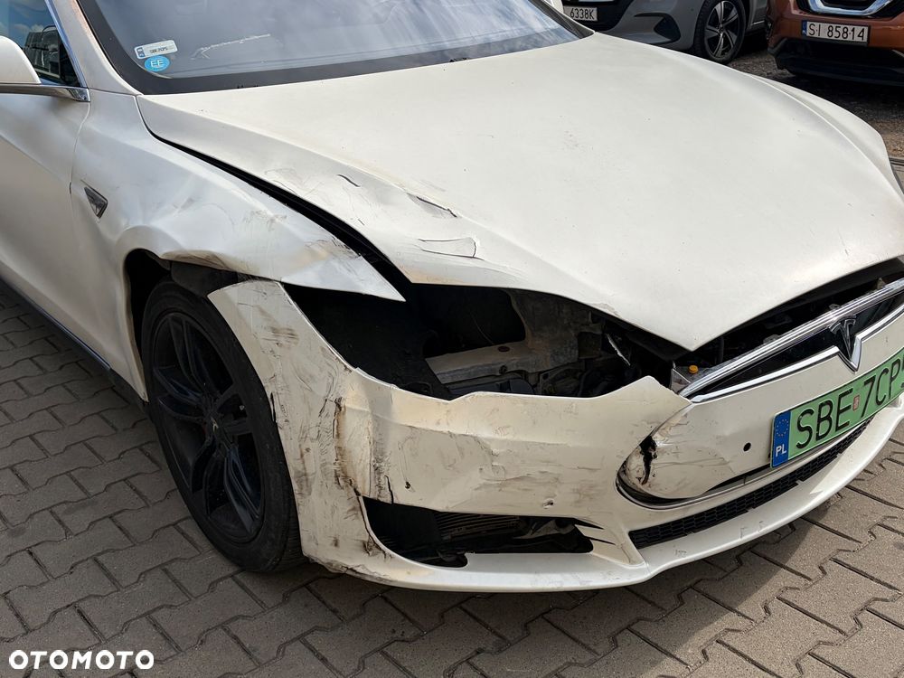 Tesla Model S - 9