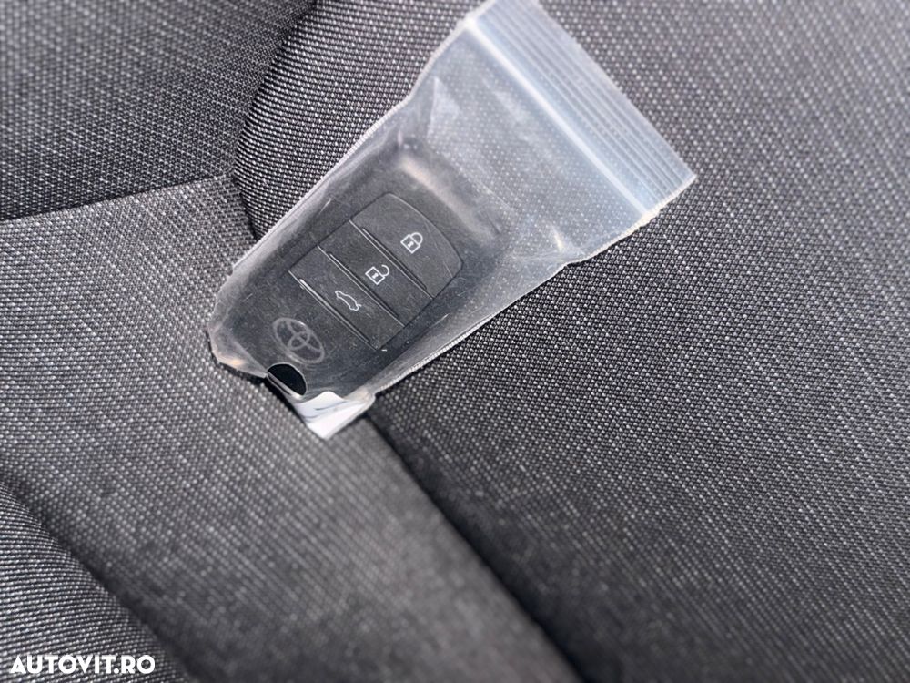 Toyota Corolla 1.8 HSD Business - 19