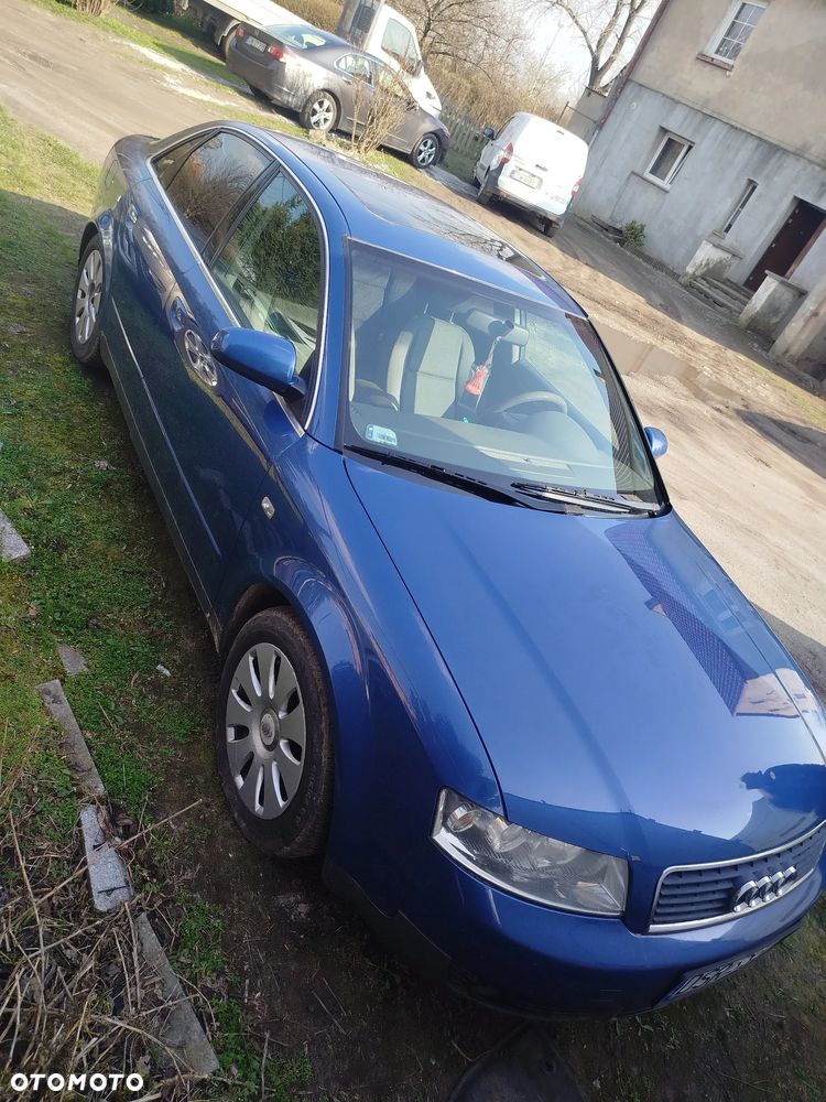 Audi A4 Limousine - 1