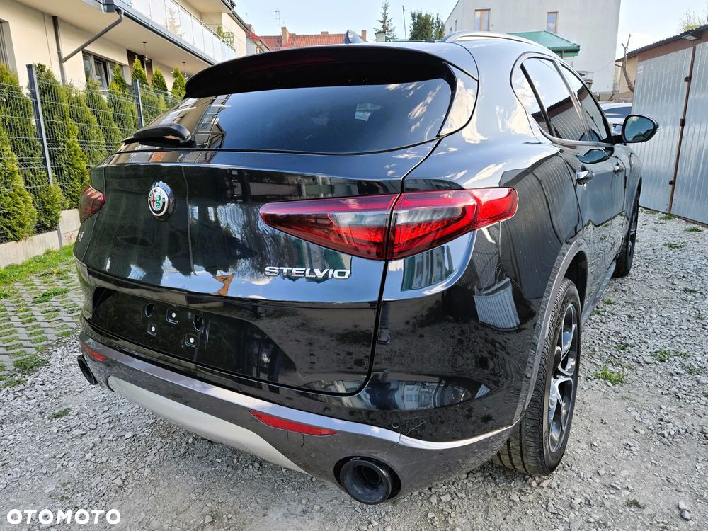 Alfa Romeo Stelvio 2.0 Turbo 16V AT8-Q4 Ti - 16