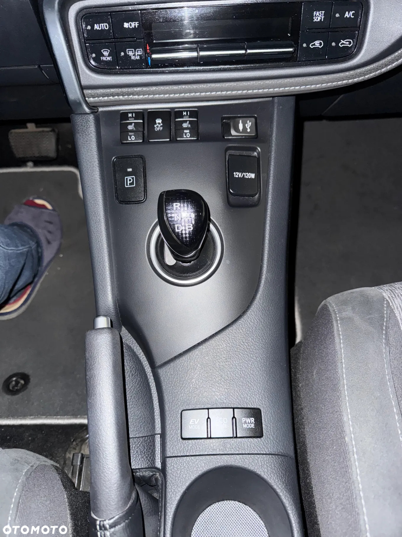 Toyota Auris Hybrid 135 Prestige - 13
