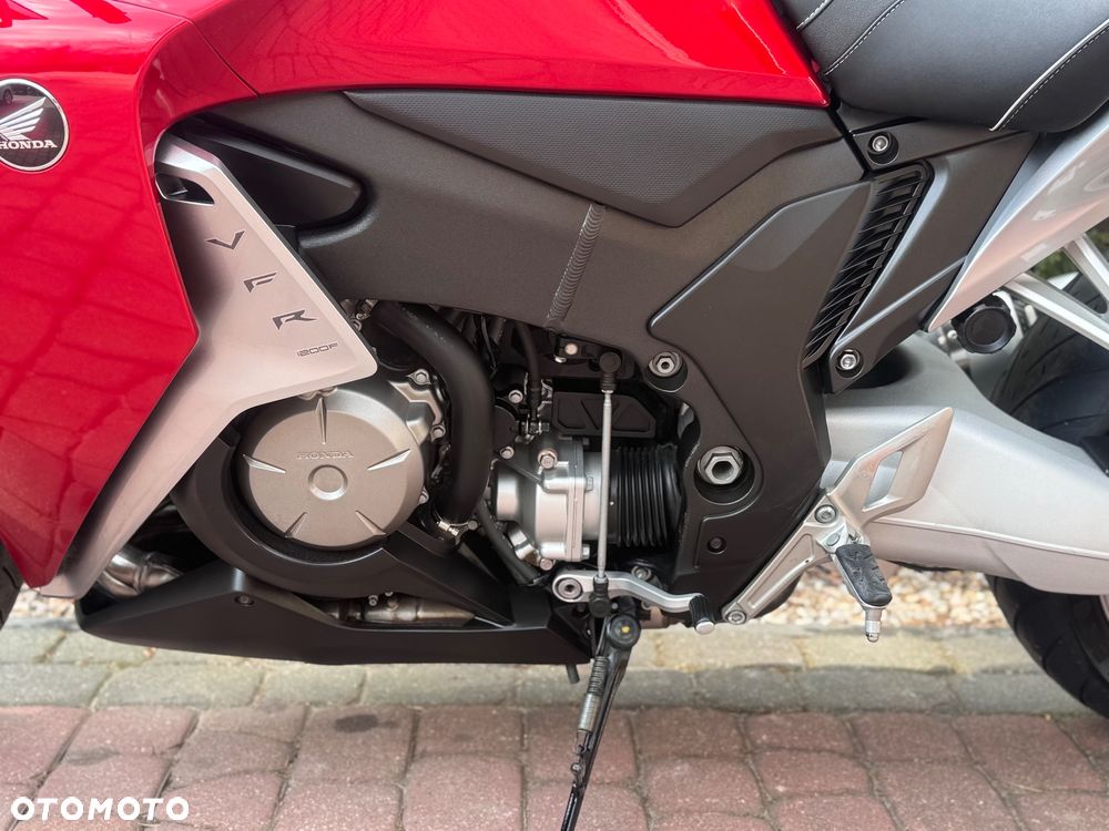 Honda VFR - 16