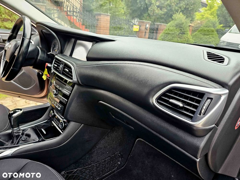 Infiniti Q30 1.6t Premium - 23