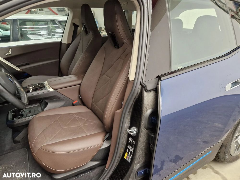 BMW iX xDrive50 - 6