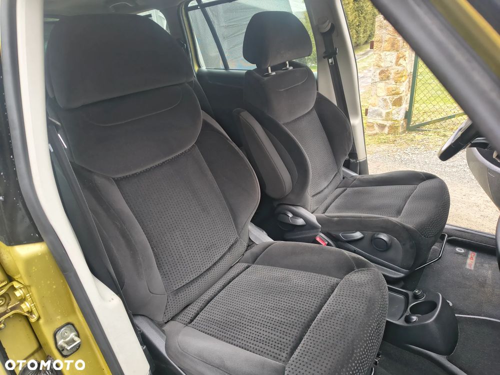 Citroën C4 Grand Picasso 2.0 16V Exclusive - 16