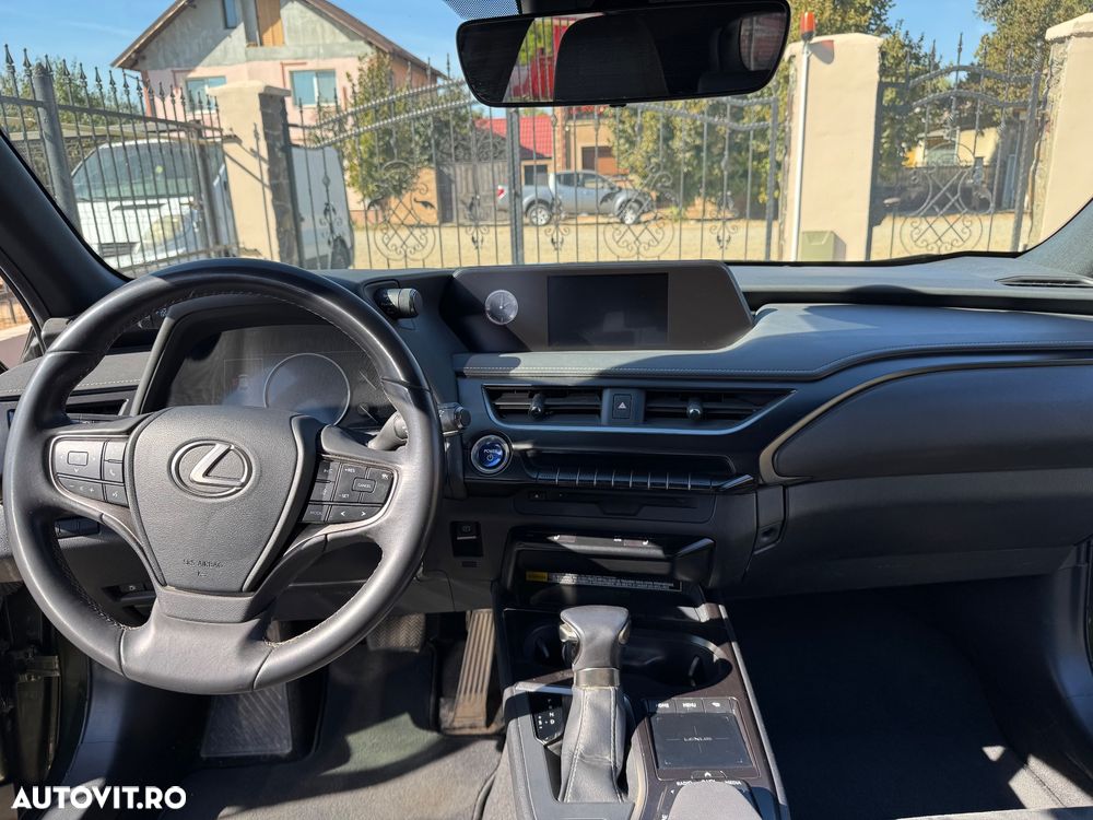 Lexus UX - 12