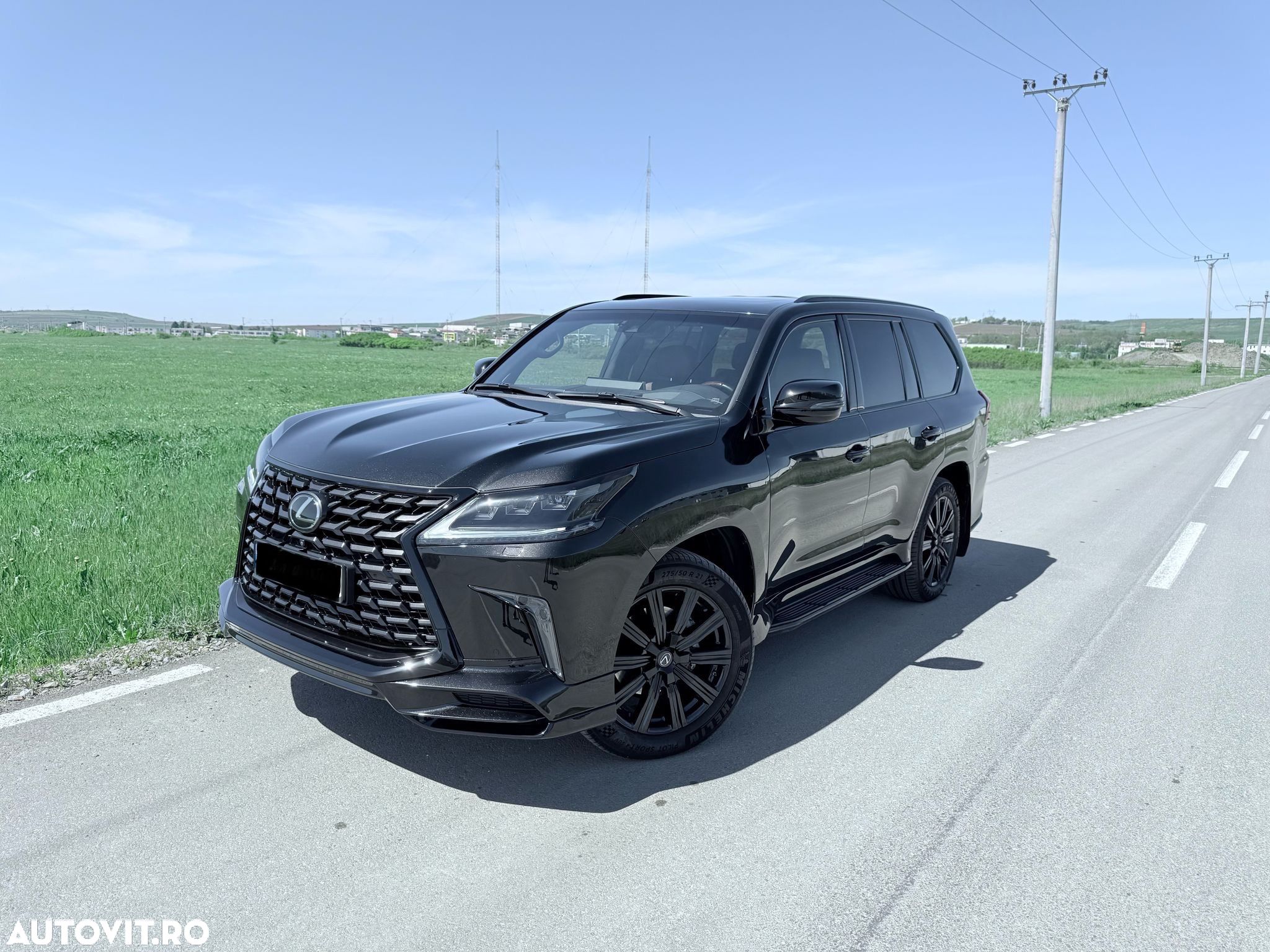 Lexus Seria LX - 1