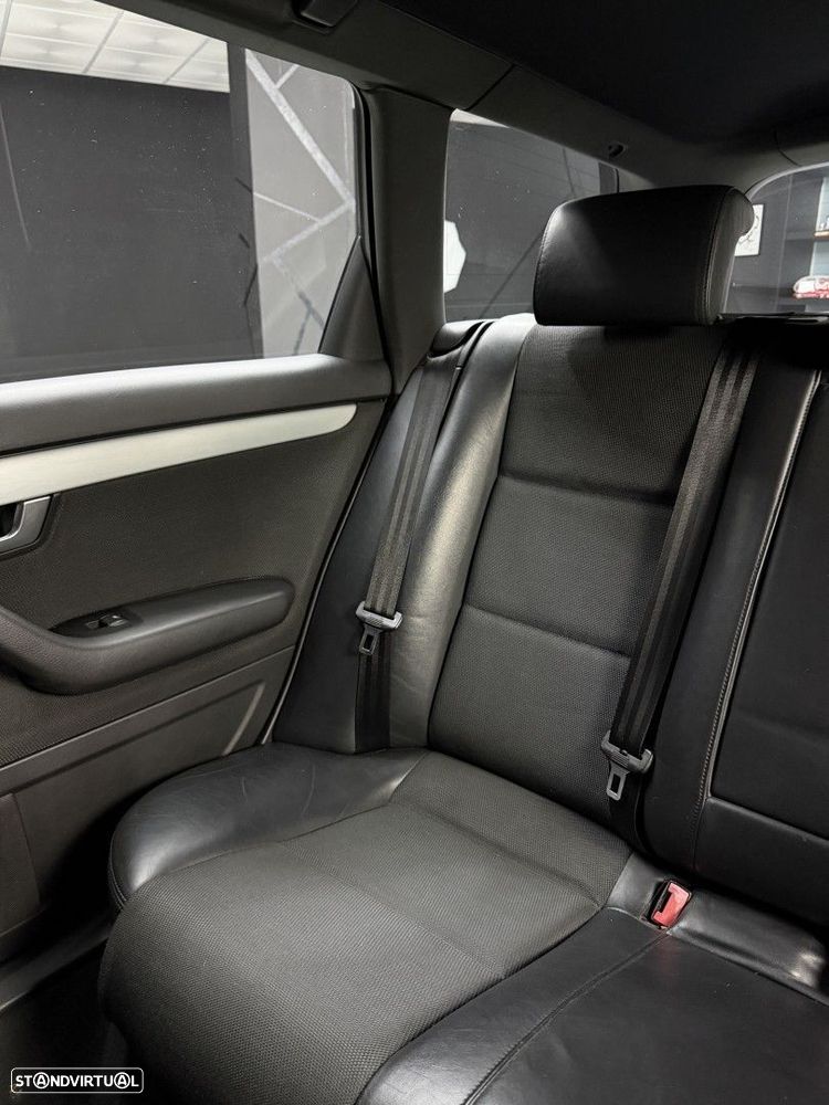 Audi A4 Avant 2.0 TDi S-line - 31