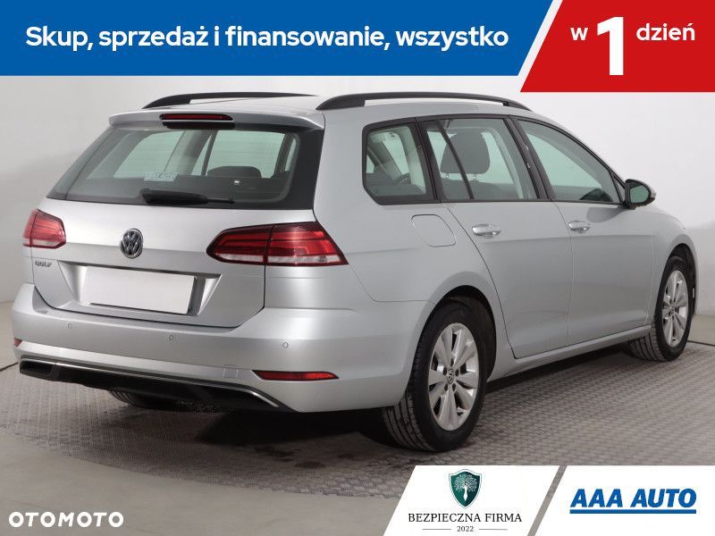 Volkswagen Golf - 6