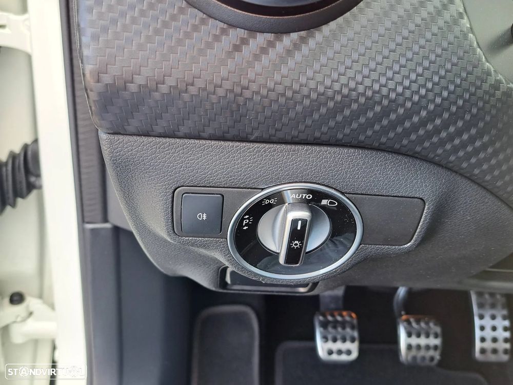 Mercedes-Benz A 180 d AMG Line - 33