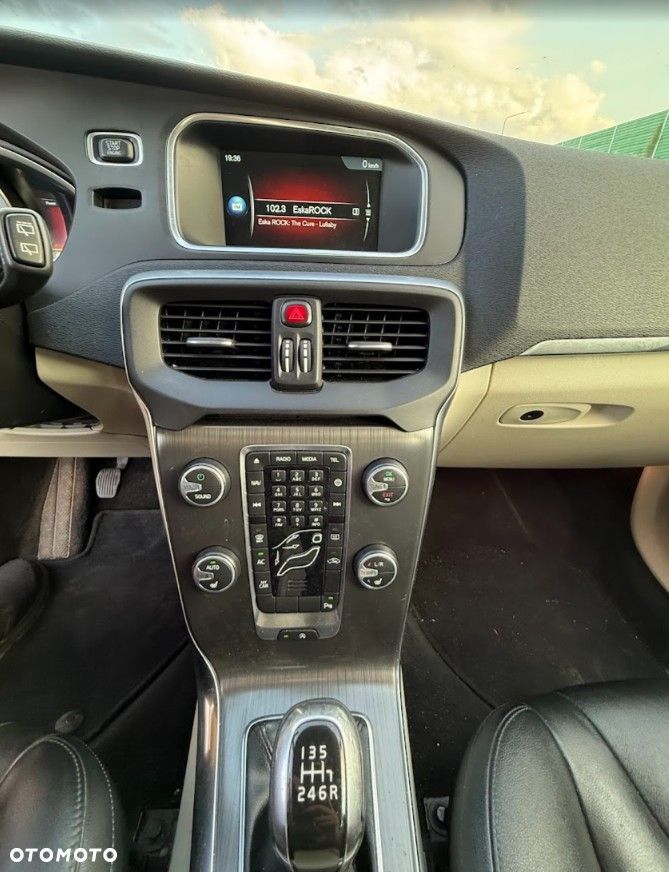 Volvo V40 D2 Summum - 12