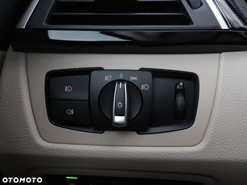 BMW Seria 3 320d Sport Line - 33