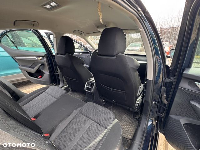 Skoda Octavia 2.0 TDI SCR 4x4 Style DSG - 12