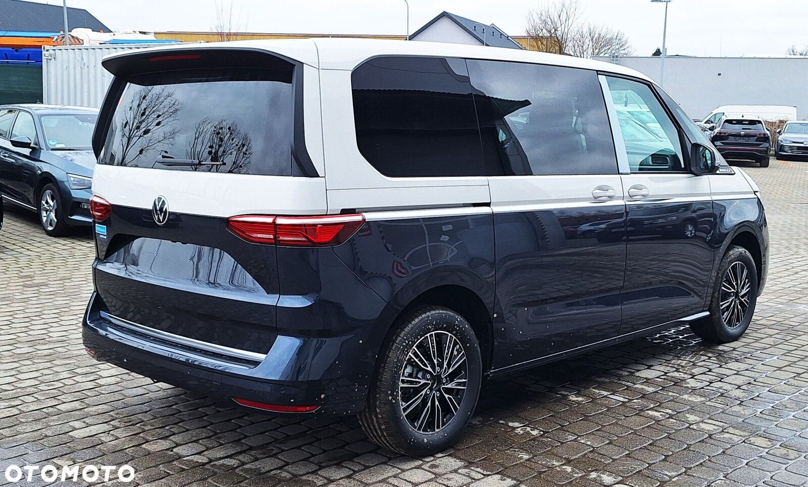 Volkswagen Multivan - 11
