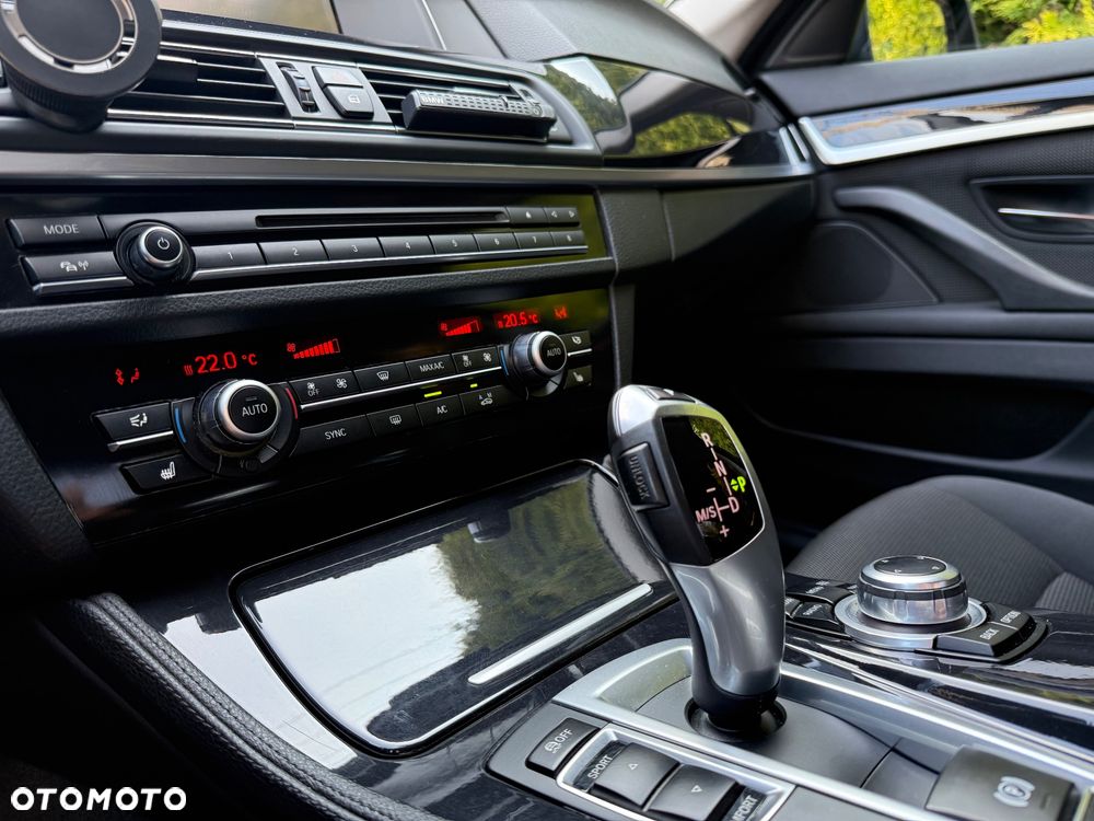 BMW Seria 5 520d xDrive - 23