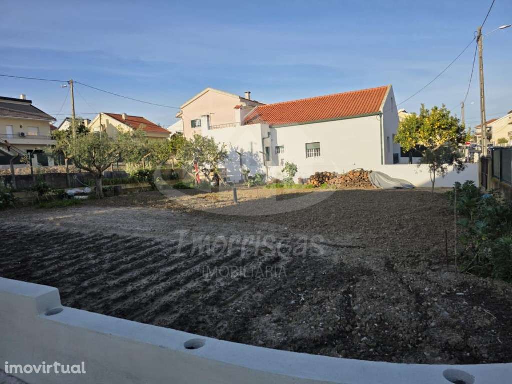 Terreno urbano com 204 m², legalizado na Portela da Azóia - Grande imagem: 3/4