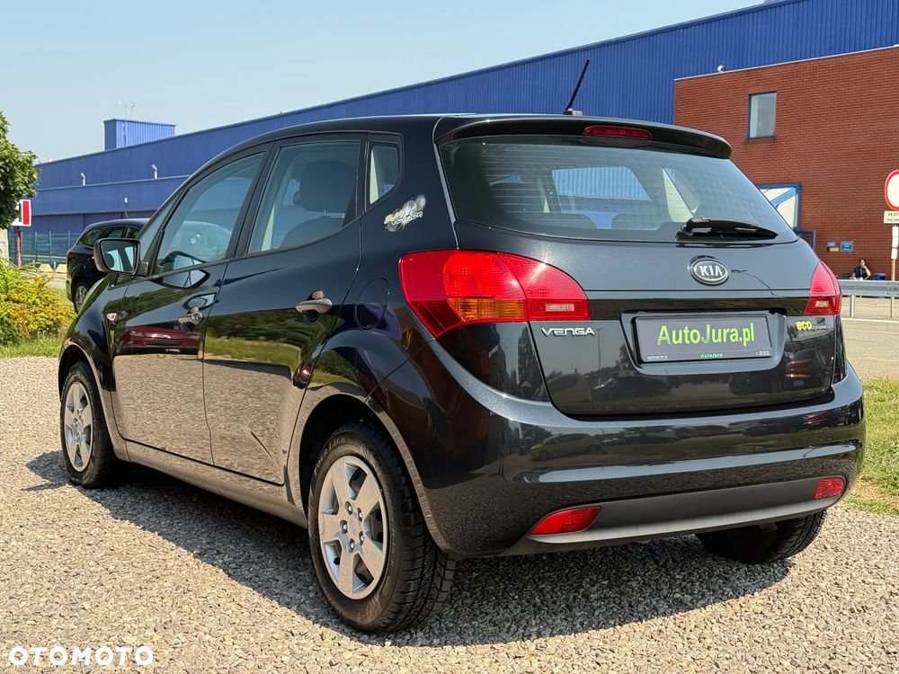 Kia Venga - 10