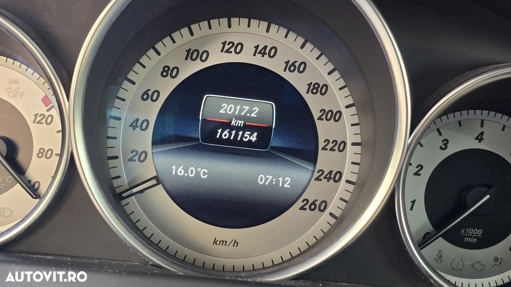 Mercedes-Benz C 200 - 8