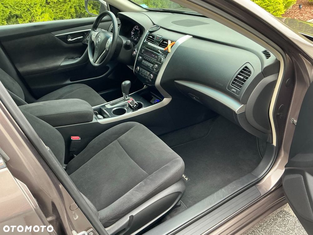 Nissan Altima - 16
