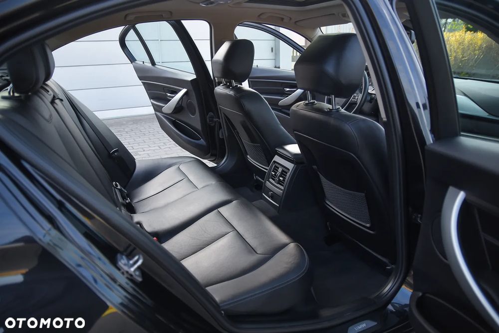 BMW Seria 3 318d - 38