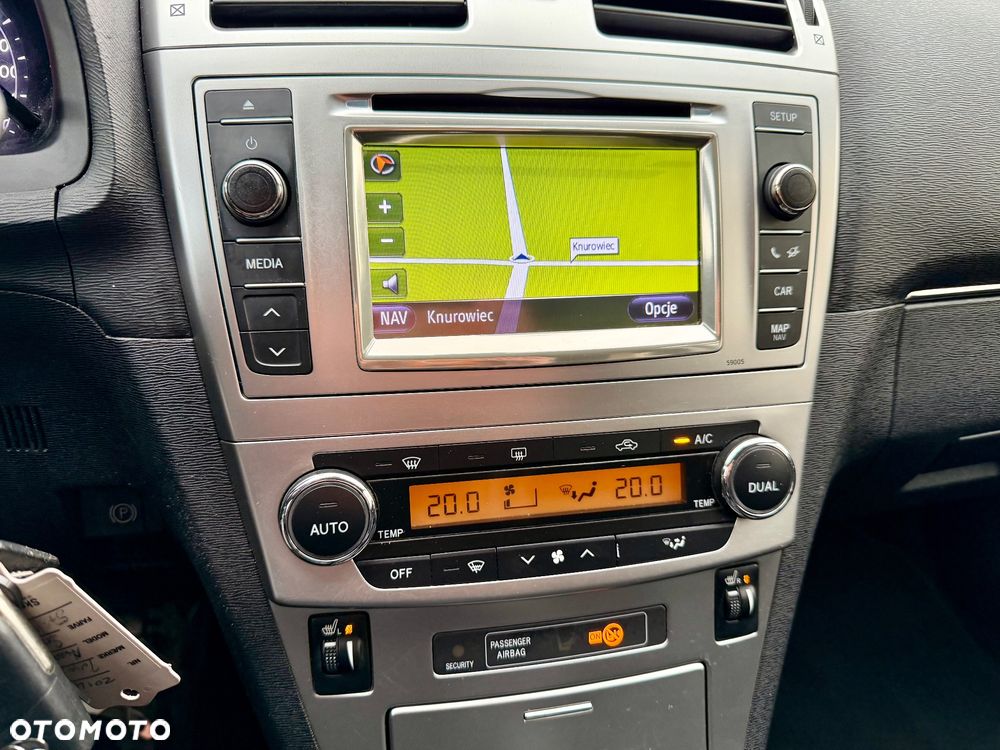 Toyota Avensis 1.8 Sol NAVI - 27