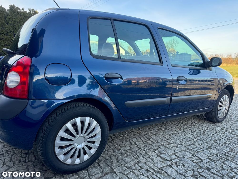 Renault Clio 1.2 16V Emotion - 12