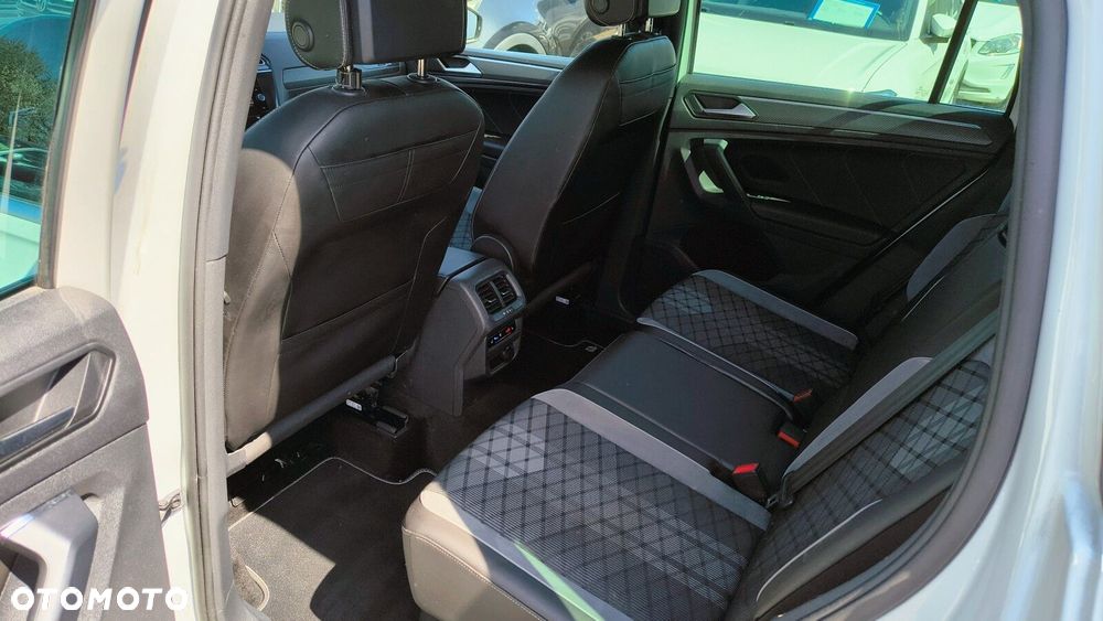 Volkswagen Tiguan - 12