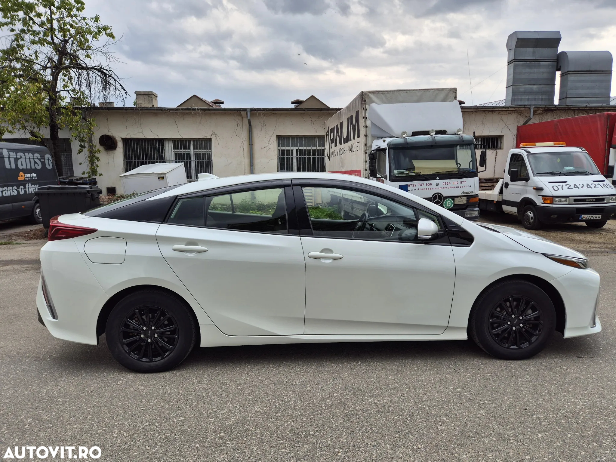 Toyota Prius Plug-in Hybrid Executive - 2