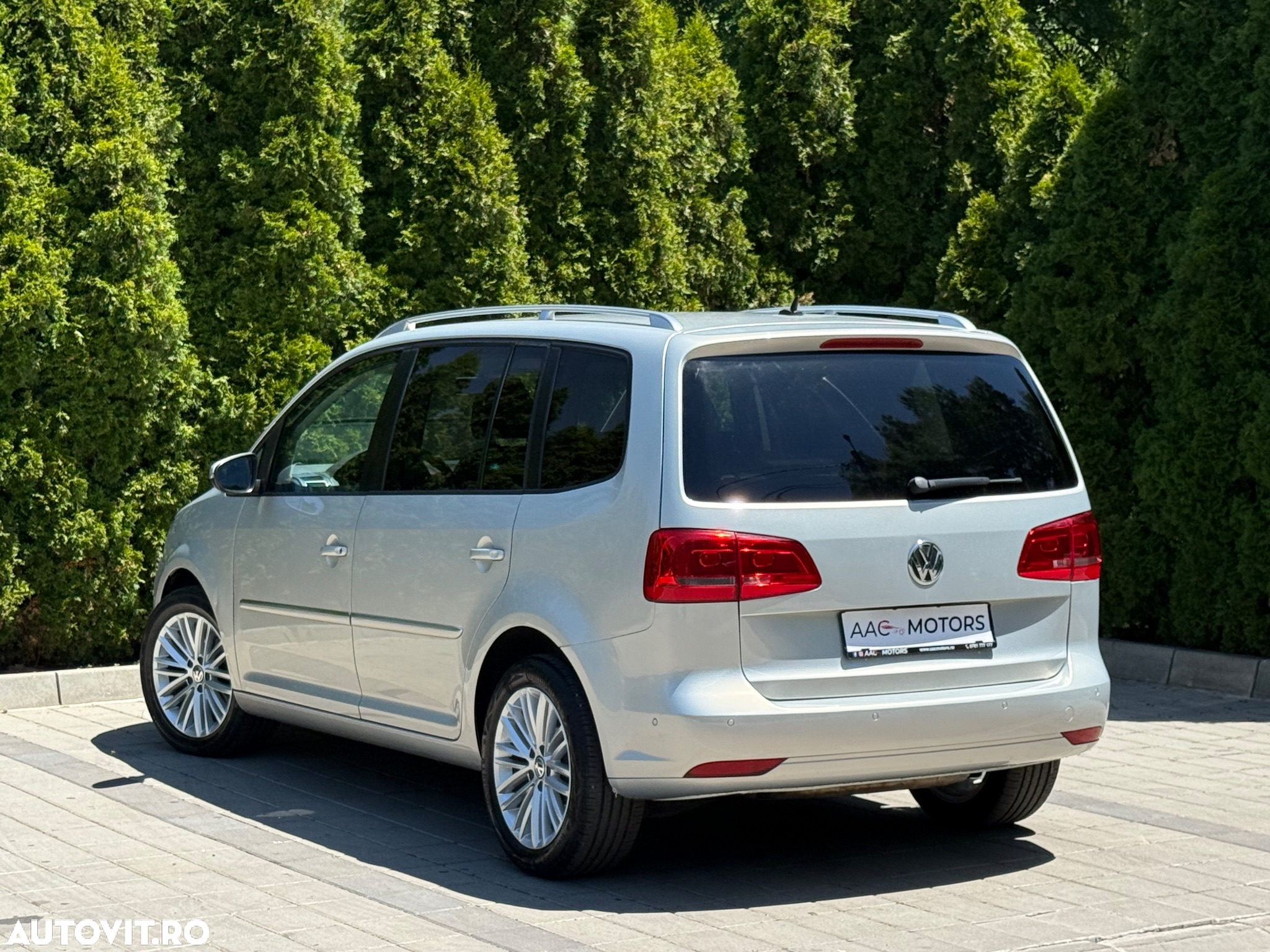 Volkswagen Touran 2.0 TDI DPF Highline DSG - 10
