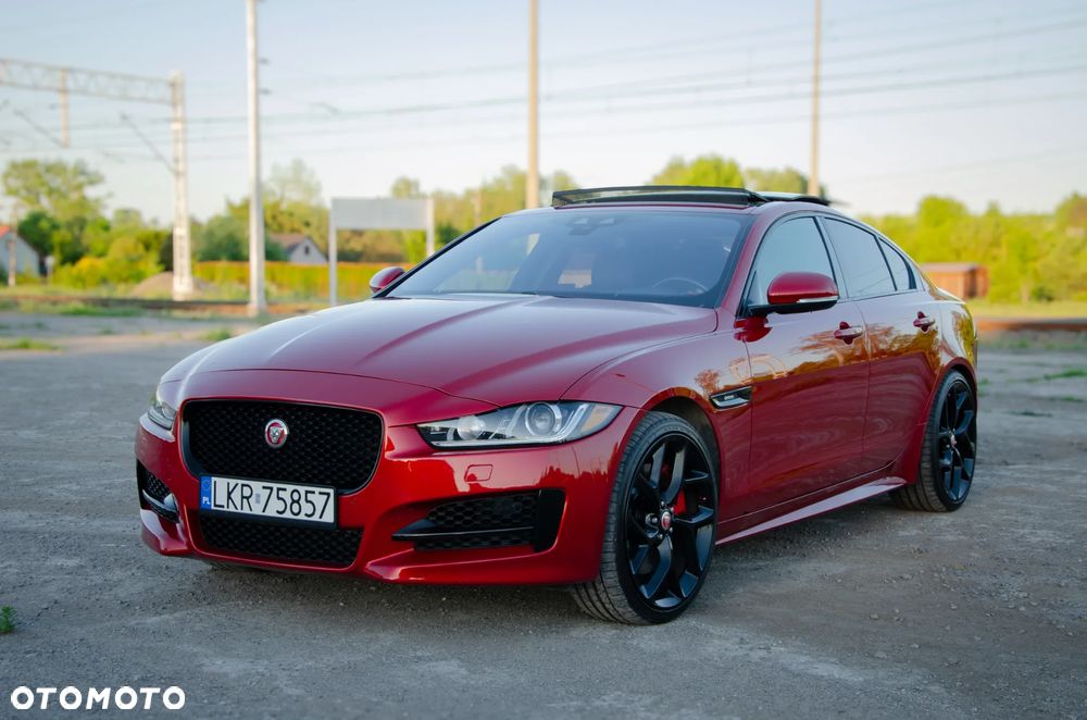 Jaguar XE - 1