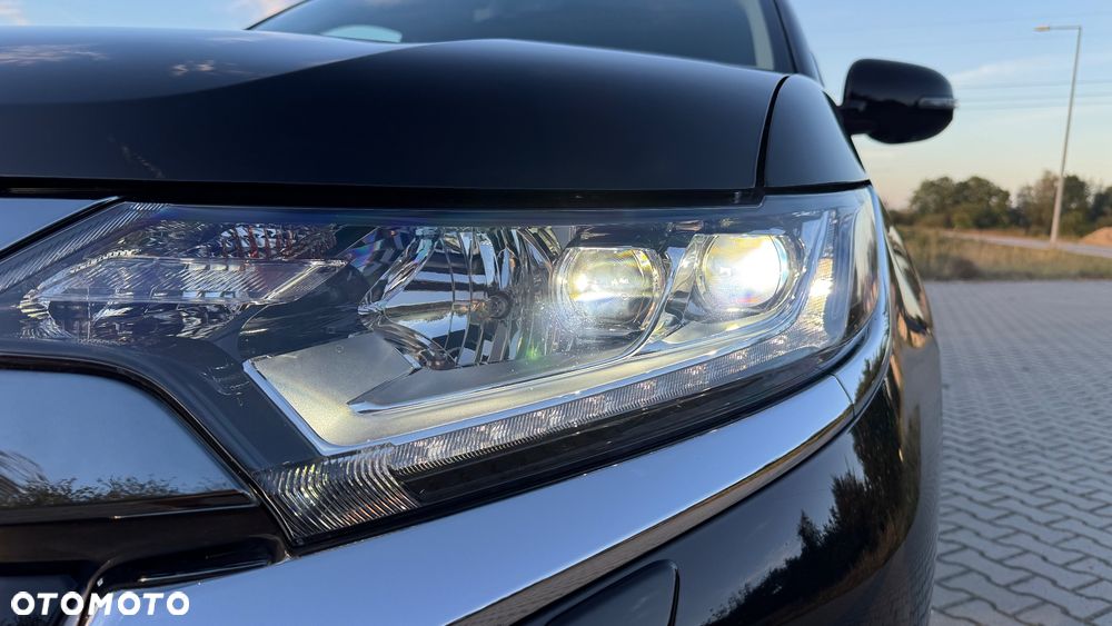 Mitsubishi Outlander 2.0 4WD Top - 14