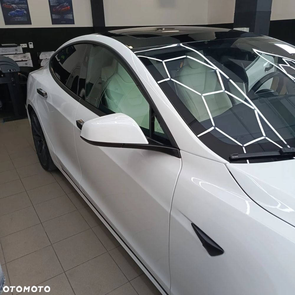Tesla Model S Performance - 15